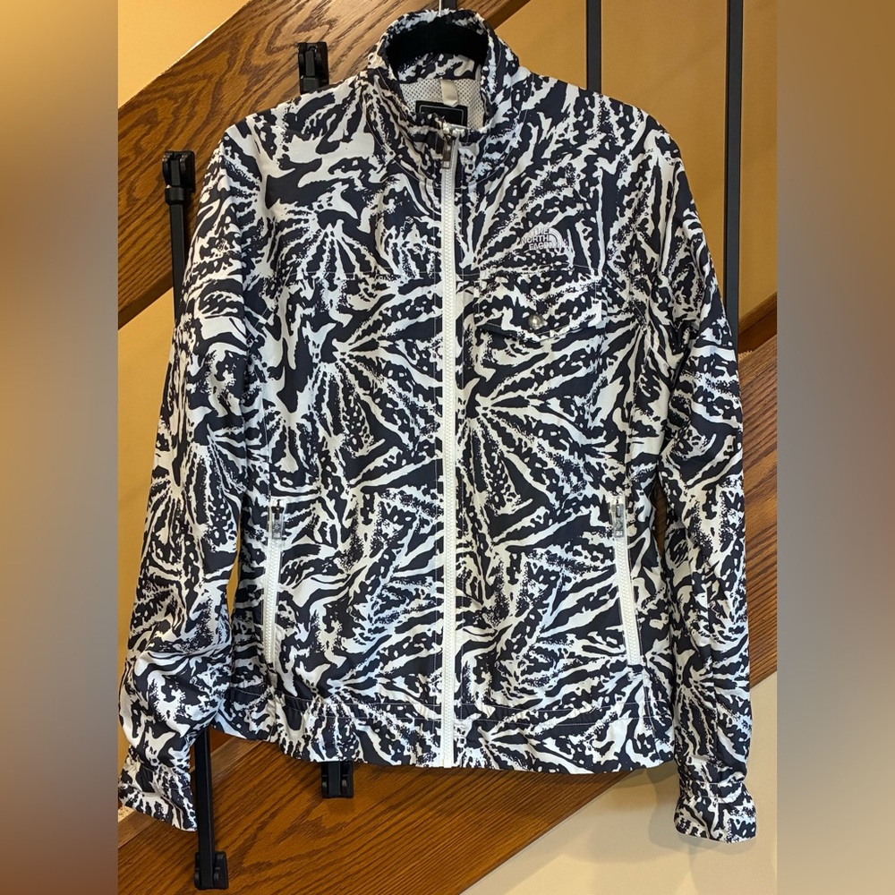 The North Face windbreaker Abstract Black /Ivory Zip Pockets SZ. Lg Women’s